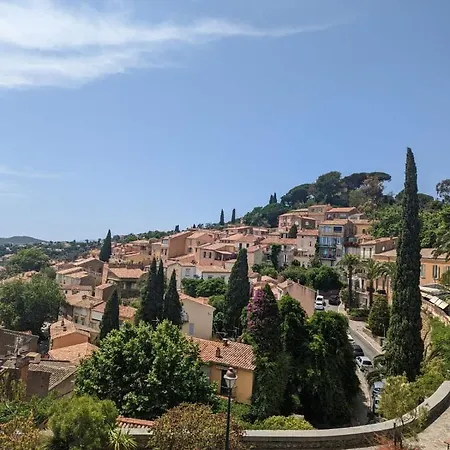 Les Iles D' Or Apartment *